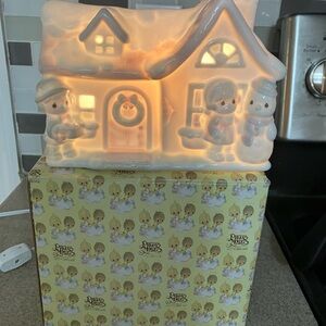 Precious Moments sugar town house nightlight